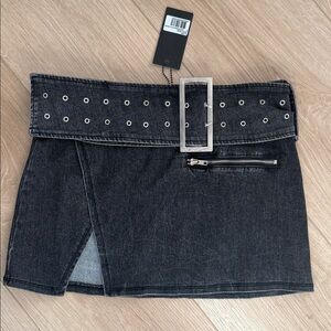 NWT. by.dyln Zeddy Skirt in Vintage Black Denim Black Denim Mini Skirt with Belt